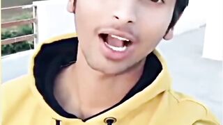 Bahut fark hota hai chating karne me