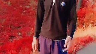 Joh ladkeya mujha bachpan mai kehti thi shkl deki hai apni