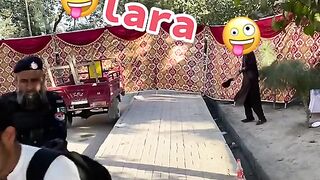 Police man and other man race