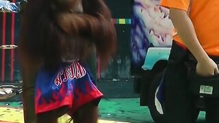 CHIMPANZEE SHOWS MAGIC TRICK