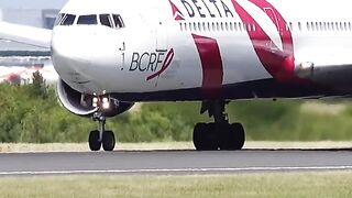 Boeing 737 take off