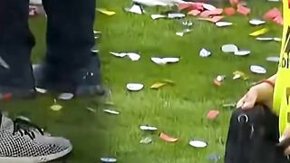 Dari pinggir lapangan, sekarang jadi bintang di tengah lapangan!