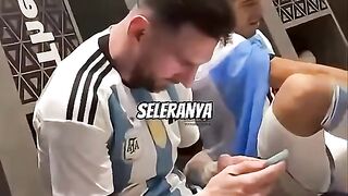 son heyung min ga boleh pegang i phone
