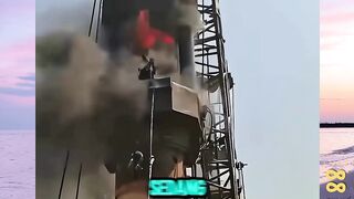 Pemasangan Paku Bumi Menggunakan Palu Diesel yang Meletup-letup! versi bola88