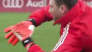 Manuel Neuer Back In Training