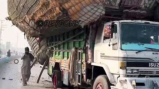 Ban pecah di jalan