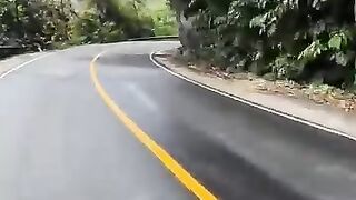 Yg belum pernah mampir ke tempat ini pasti penasaran banget nih dengan keindahan pemandangan pugung Kuripan pesisir barat. Krui, Lampung