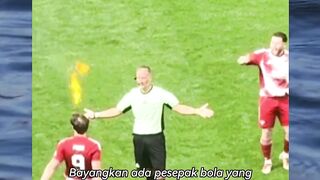 pesepak bola terlalu pintar