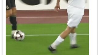 Kadang kita lupa… bahwa kita lagi nonton sesuatu yang nggak normal
