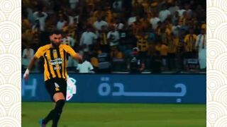 Kenapa Benzema Selalu Pakai Perban di Tangan Kanan? Fakta yang Jarang Diketahui.