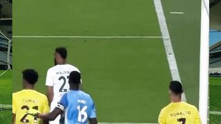 Inilah bukti kalau sepak bola bukan cuma soal lari, tapi soal otak! ????????
