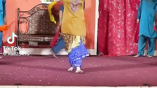 Zara Khan stage drama dance performance