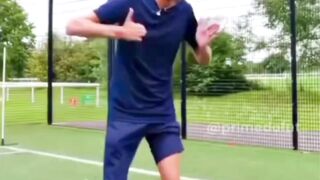 Peter Crouch, Striker Robotic Yang Tajam & Mematikan.