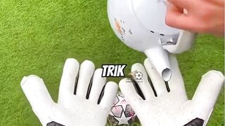 Ternyata ini alasan tangan donnarumma susah ditembus!????