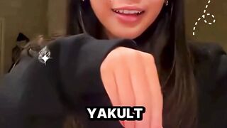Pernah kepikiran kenapa botol Yakult dari dulu ukurannya kecil terus? ????