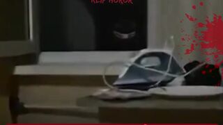 Wajah Tersenyum di Balik Jendela
