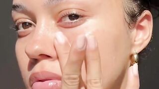 The Secret to a Flawless Morning Glow: Meet Your New Favourite SPF! ✨????‍♀️☀️