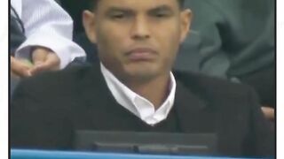 Thiago Silva nonton Chelsea disikat