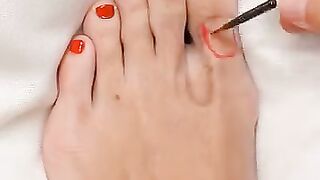 Her toes illusion messes with your brain ???????? Feet X2!