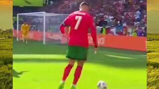 Penonton biasa? Mirip ayahnya Cristiano Ronaldo banget ???? #CristianoRonaldo #CR7 #FootballViral #MomenViral