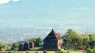 Salah satu Candi di Jogja dengan view paling indah???????? Kalo ke Jogja jangan lupa kesini ya… ????Candi Ijo, Yogyakarta