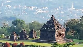 Candi Ijo & Candi Prambanan dalam satu frame, sudah pernah ke sini belum lur ???