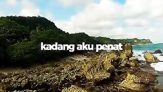 Aku jalan pelan pelan,.