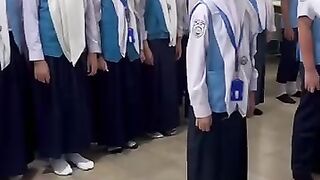Suara indah dari Nayla seorang Qoriah dan penghafal Al-Quran. Cita-citanya ingin memberikan mahkota kepada kedua orang tuanya kelak di surga