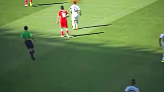 Ada pemain hebat, lalu ada Messi. ????????