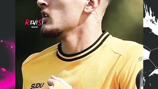 Apakah dia masih main di Timnas ?