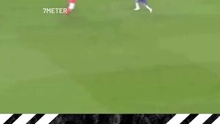 Raúl Meireles memberi kita salah satu momen 2