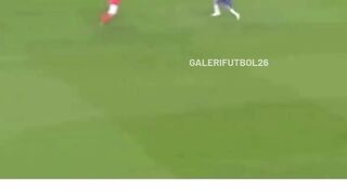 Raúl Meireles memberi kita salah satu momen 3