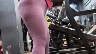 women just stay still to shape their glutes