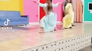 Competition mujra masti video
