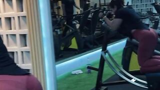 Building women's hip muscles at the gym