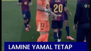 ???????? Di saat rekan-rekan setimnya sedang minum (menghidrasi tubuh)