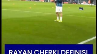 Pemanasan Rayan Cherki memang menjadi fenomena
