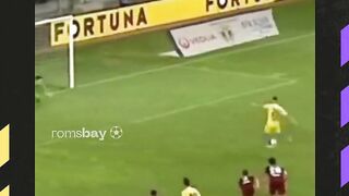 Mental Baja! Meski Ditekan Wasit, Kiper Ini Tetap Tampil Luar Biasa