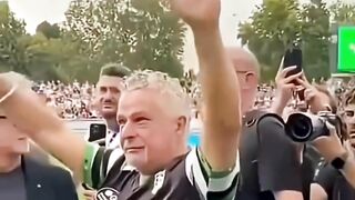 Dalam dunia sepak bola, ada gol yang memenangkan piala, dan kemudian ada gol yang menyentuh jiwa.
