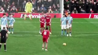 Salah satu free kick terbaik di liga inggris dari Dominik Szobozslai
