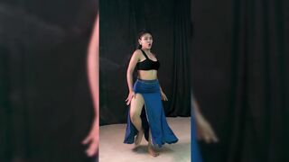Indian Girl Anshuu Jaiswal Dance