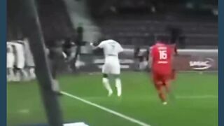 PSG cetak gol, kiper lawan ikutan selebrasi ????