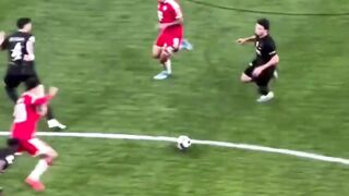 Momen Aneh Luis Diaz Kena Kartu Kuning!