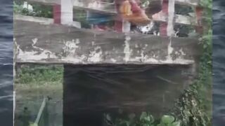 Niat bantu ambil bola pakai gaya unik, eh temen sekalian ikut nyemplung ke air #kocak #gagal #temen!