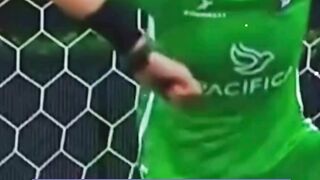 Kesalahan Penjaga Gawang Yang Memalukan & Menyakitkan ????
