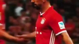 Don Carlo saat masih melatih Bayern Munich, ada satu momen kecil yang nunjukin cara beda dalam mengelola pemain