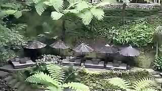Lupakan semua masalahmu dan nikmatilah indahnya alam ini. Yuk singgah minum es dulu di Nukad Tampaksiring Bali.