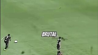 Tendangan hulk ternyata lebih gila dari yang kita kira!????