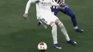 Tchouaméni menerjang Valverde