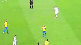 Neymar Jr. Dihajar Terus Tapi Tetap Menari!
